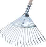 Expandable Rake with Wooden Handle