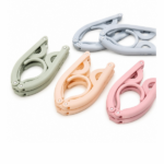 1pc Daisy Foldable Plastic Clothes Hanger – Lightweight Cloth Hanger That Folds Flat When Not in Use - Image 2