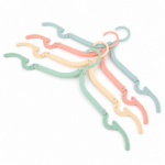 1pc Daisy Foldable Plastic Clothes Hanger – Lightweight Cloth Hanger That Folds Flat When Not in Use